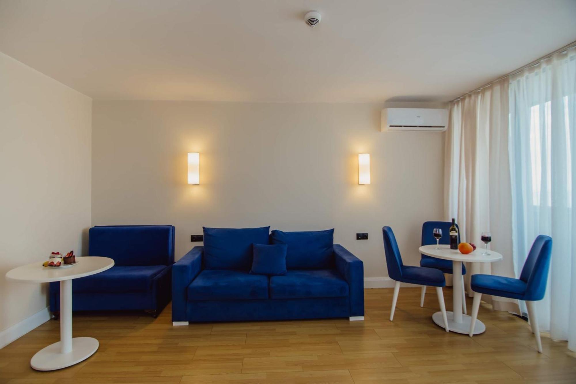Orbi City Center Sea View Aparthotel Батуми Екстериор снимка