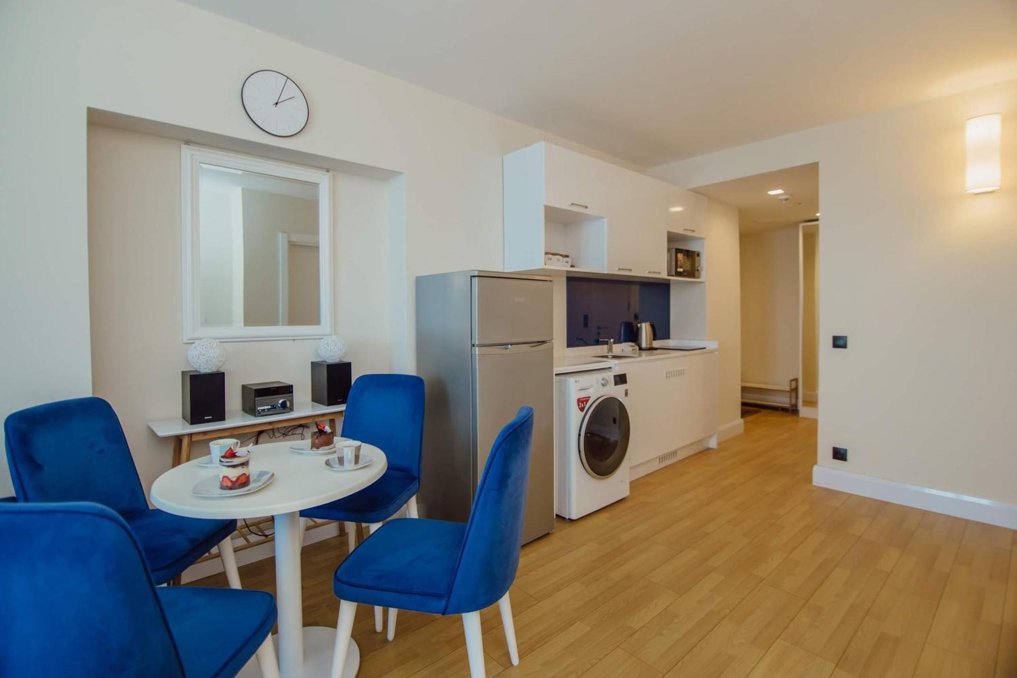 Orbi City Center Sea View Aparthotel Батуми Екстериор снимка