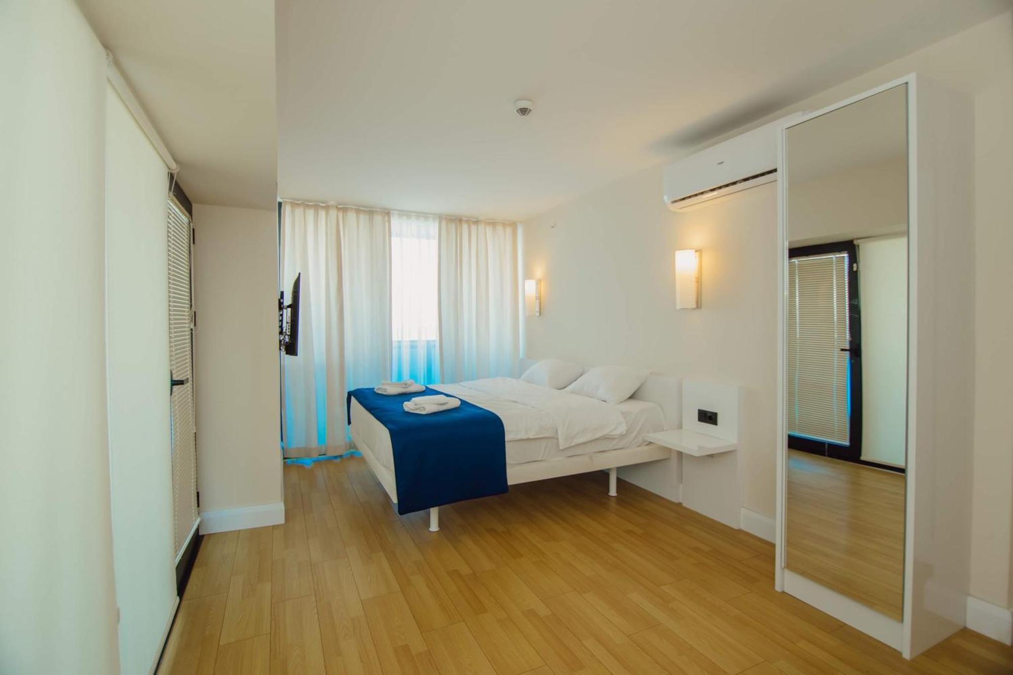 Orbi City Center Sea View Aparthotel Батуми Екстериор снимка