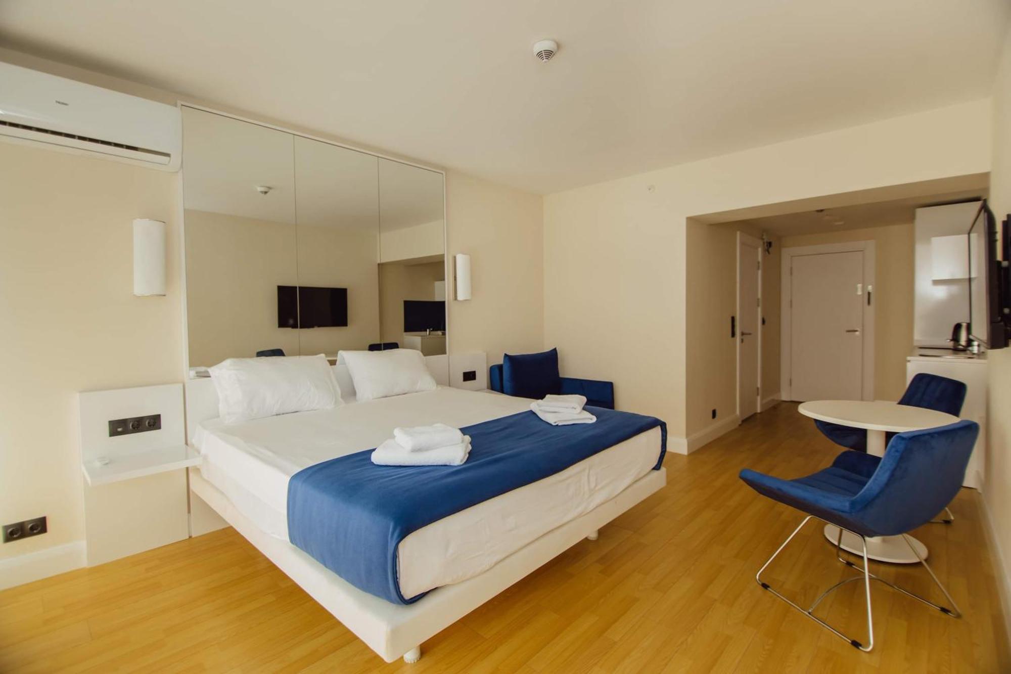 Orbi City Center Sea View Aparthotel Батуми Екстериор снимка