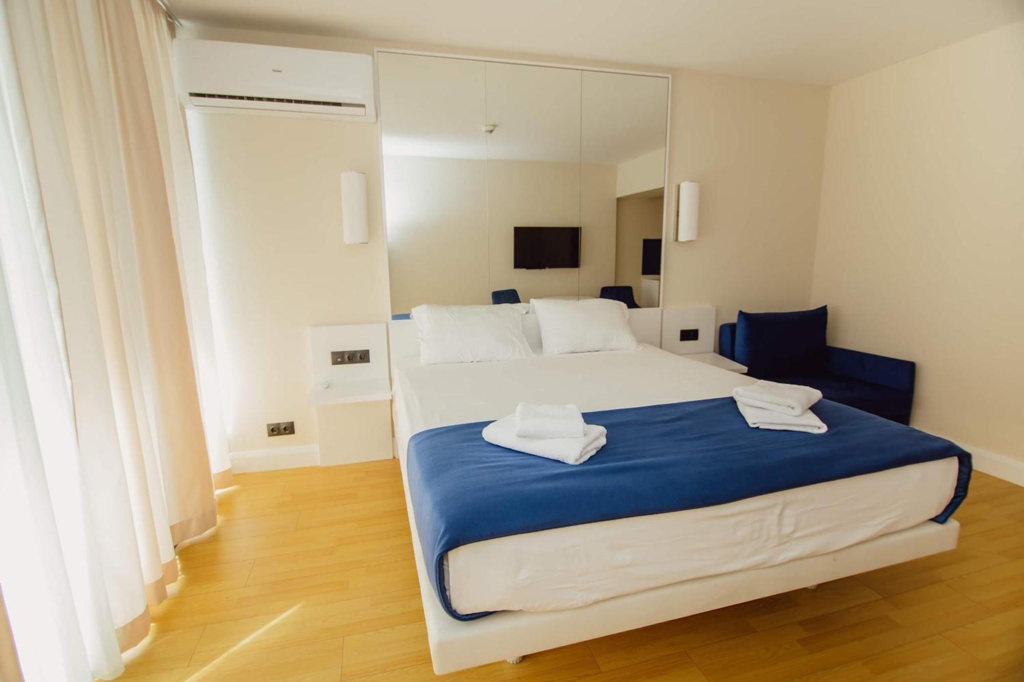 Orbi City Center Sea View Aparthotel Батуми Екстериор снимка