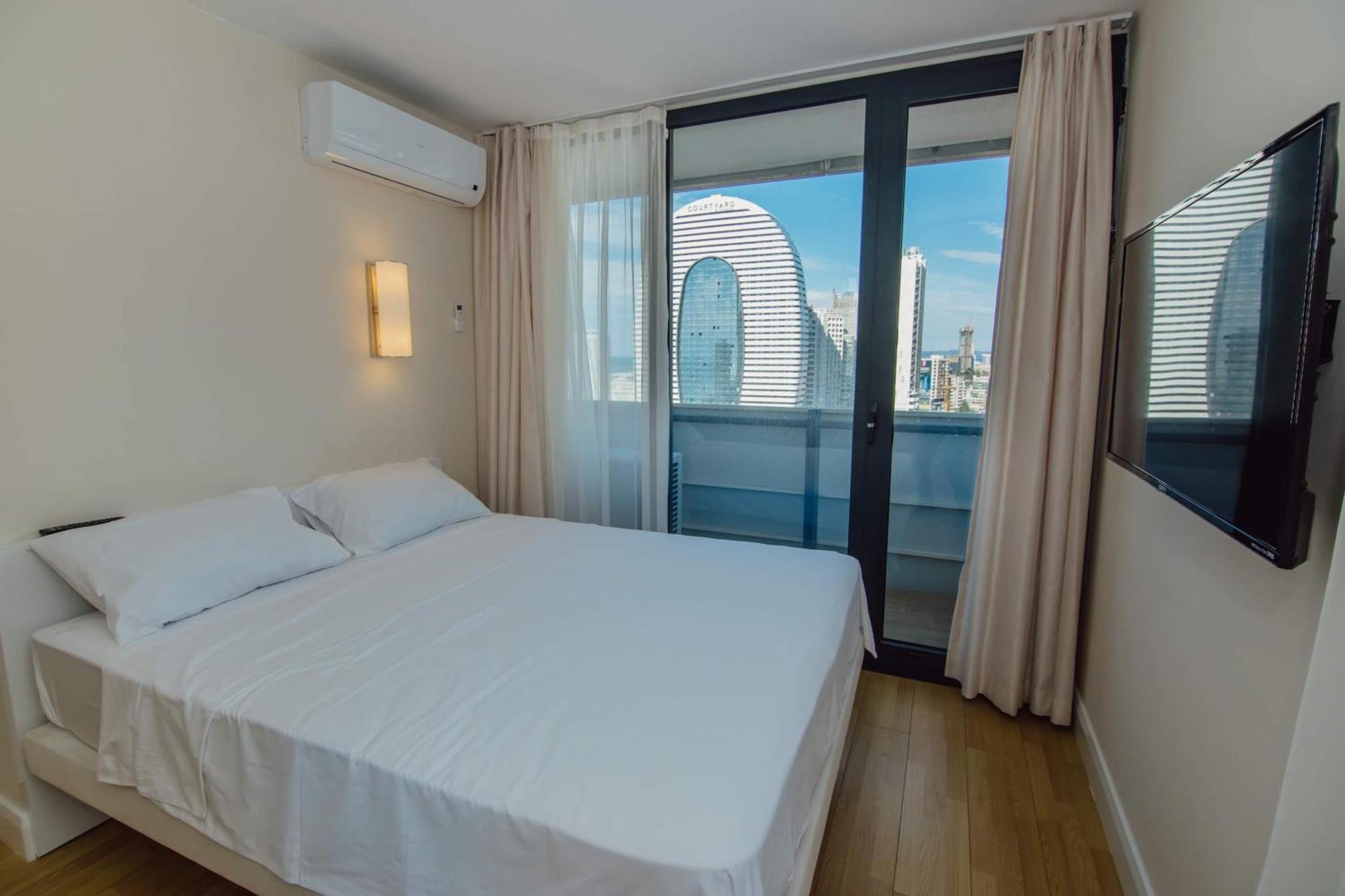 Orbi City Center Sea View Aparthotel Батуми Екстериор снимка