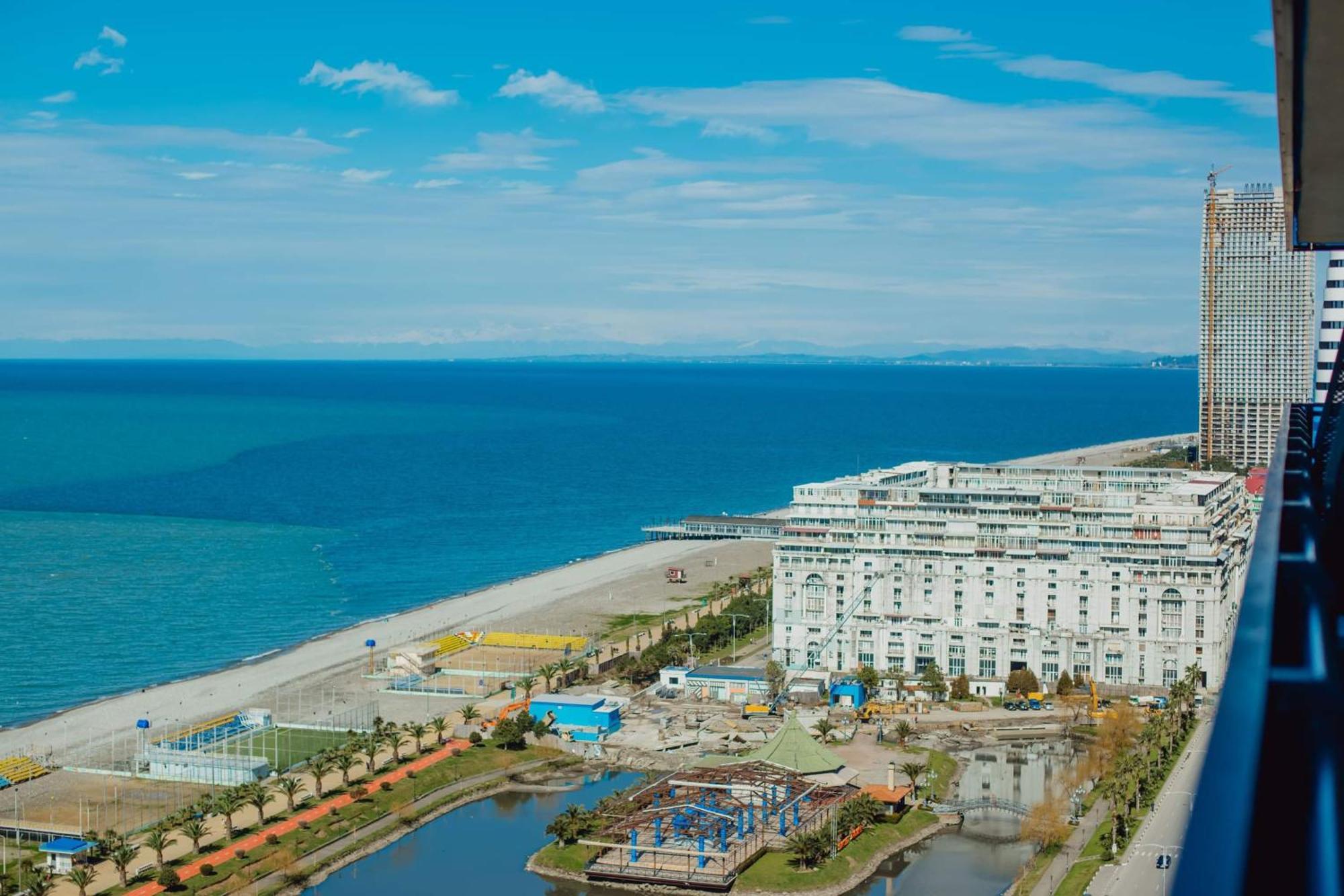 Orbi City Center Sea View Aparthotel Батуми Екстериор снимка