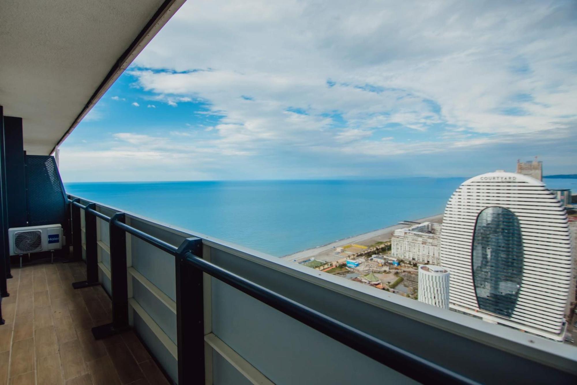 Orbi City Center Sea View Aparthotel Батуми Екстериор снимка